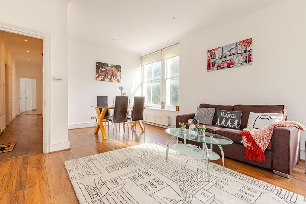 2 Bedroom Flat In St Johns Wood London Exterior photo